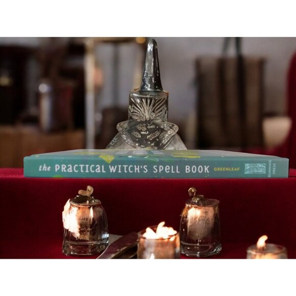 The Practical Witch's Spell Book HC by Cerridwen Greenleaf Spellcasting Guide Ne - Picture 4 of 7